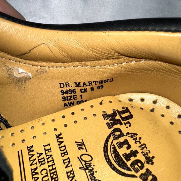 Dr. Martens The Original AirWair Kids Size 1 Black Leather Air Cushioned 9496 - Picture 6 of 7